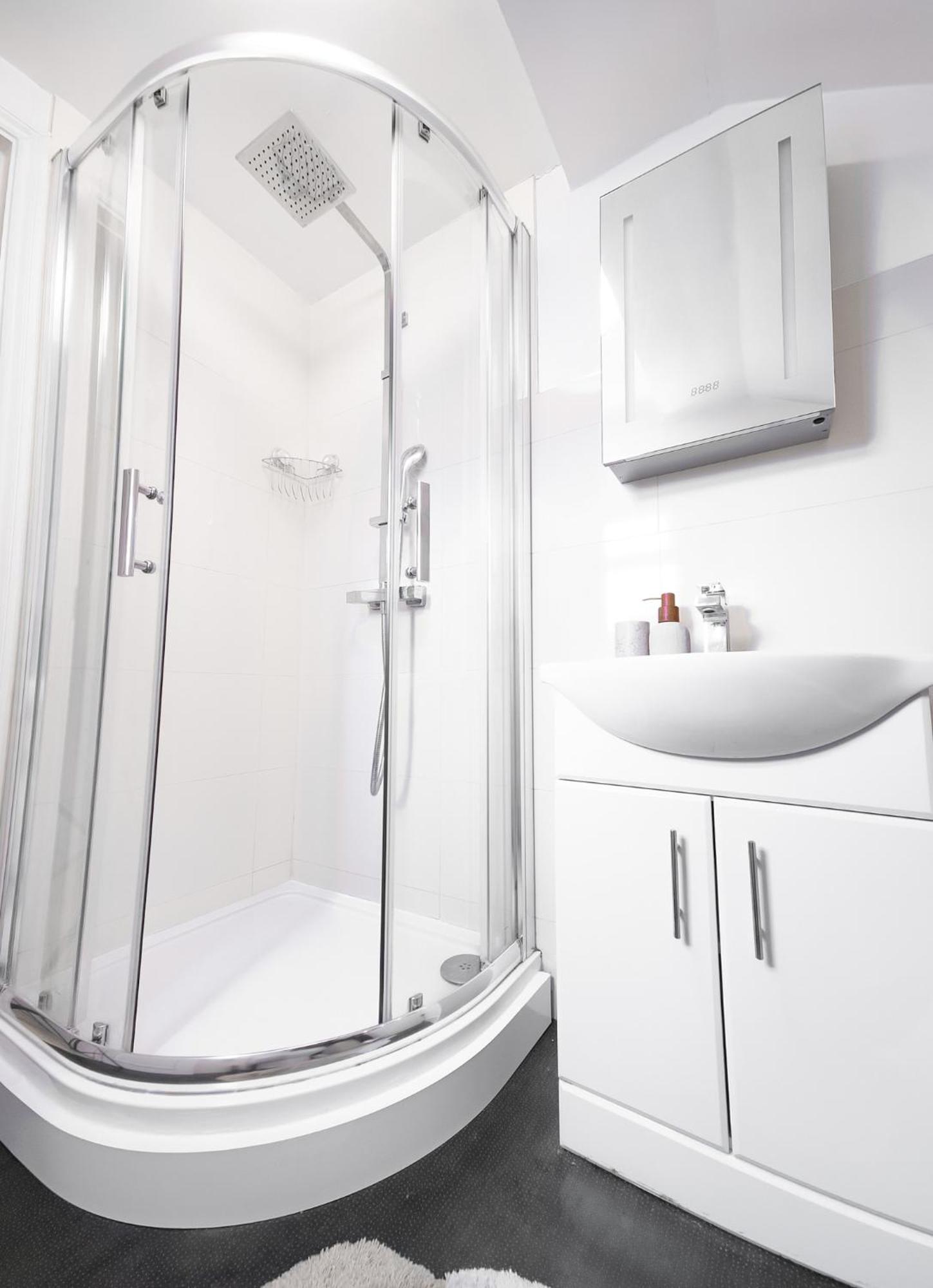 Charming London Home, Opp Arnos Grove Underground Station, Parking New Southgate Экстерьер фото