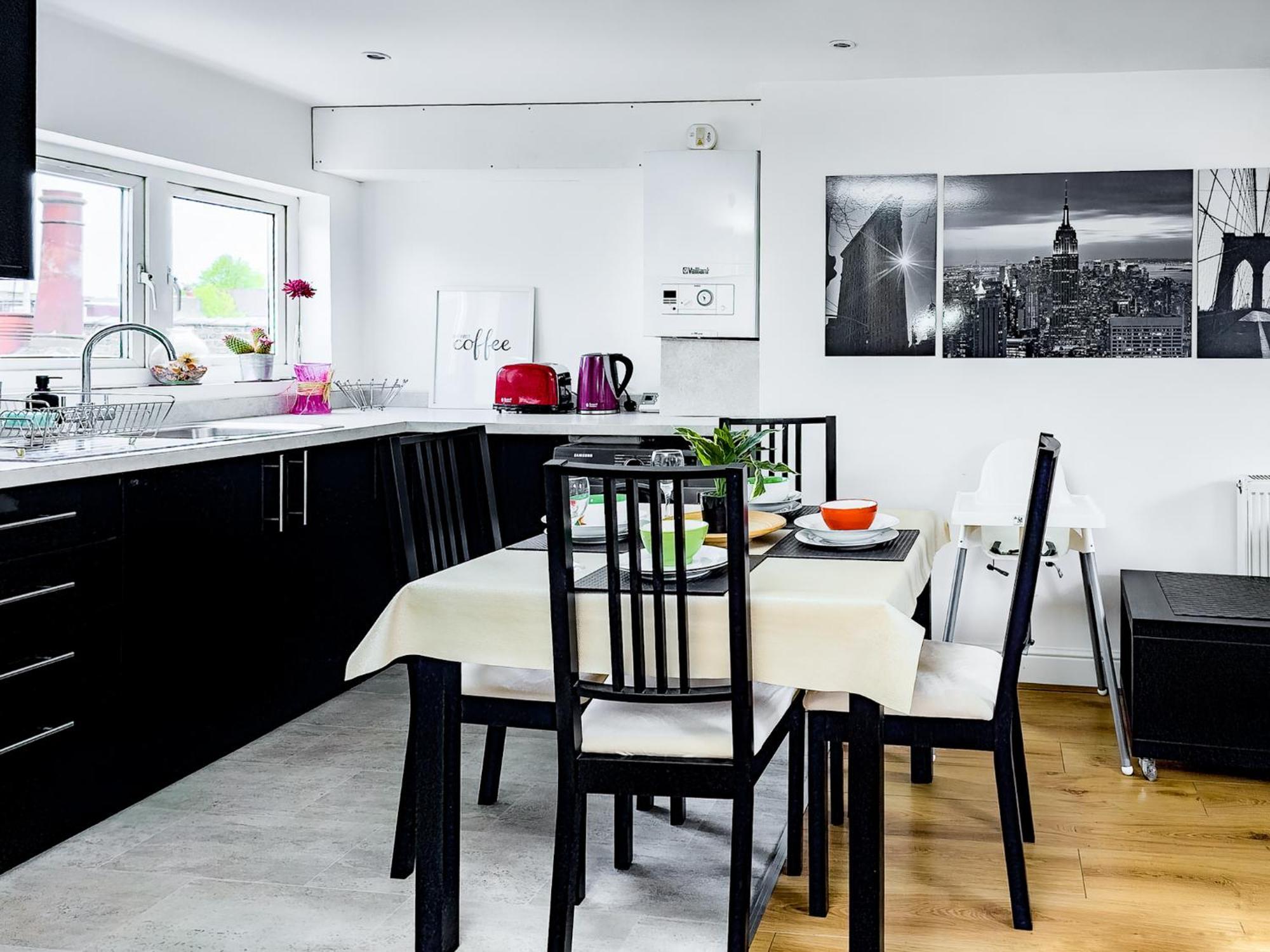 Charming London Home, Opp Arnos Grove Underground Station, Parking New Southgate Экстерьер фото