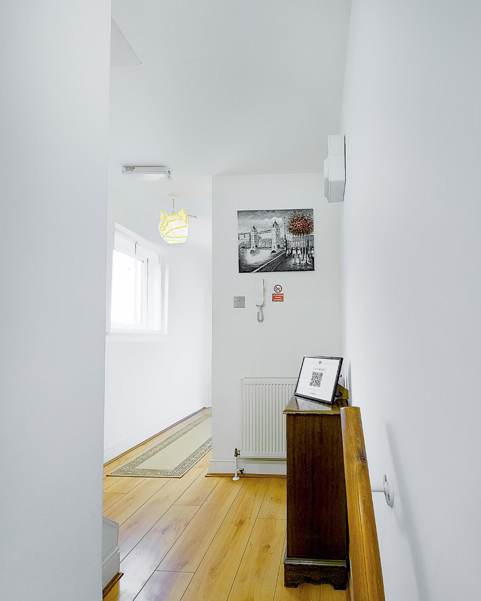Charming London Home, Opp Arnos Grove Underground Station, Parking New Southgate Экстерьер фото